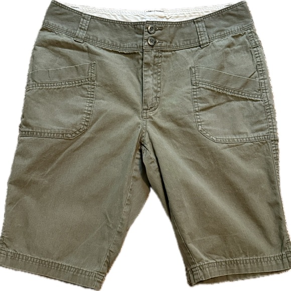 Columbia Pants - Columbia Khaki Green Ladies Short-Size 2
